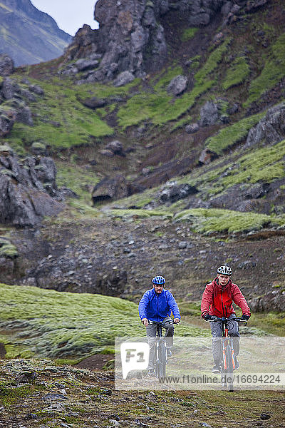 two friends riding their mountain bikes around Lake Thingvellir