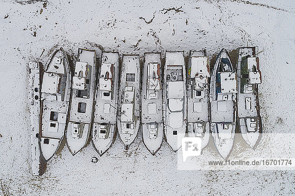 alte Boote aus der Vogelperspektive eingefroren
