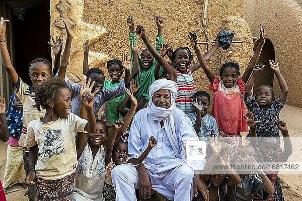 Group of young children cheering  Agadez  Niger  Africa