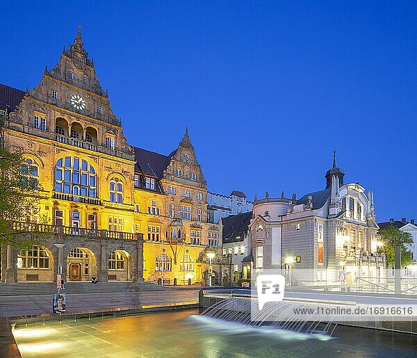 Altes Rathaus und Stadttheater  Bielefeld  Ostwestfalen  Nordrhein-Westfalen  Deutschland  Europa