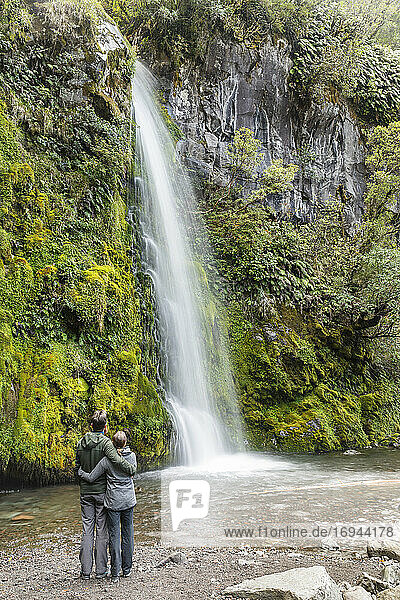 Dawson Falls Wasserfall  Egmont-Nationalpark  Taranaki  Nordinsel  Neuseeland  Pazifik