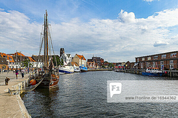 Harbour of the Hanseatic city of Wismar  UNESCO World Heritage Site  Mecklenburg-Vorpommern  Germany  Europe
