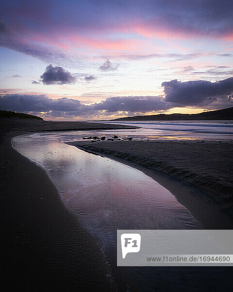 Letztes Licht am Strand von Luskentyre  Isle of Harris  Äußere Hebriden  Schottland  Vereinigtes Königreich  Europa