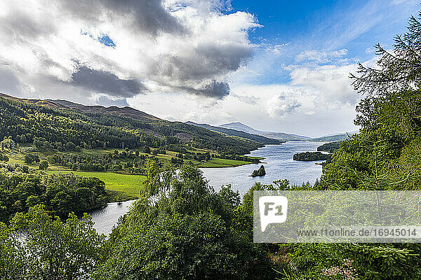Queens Blick über Loch Tummel  Perthshire  Highlands  Schottland  Vereinigtes Königreich  Europa