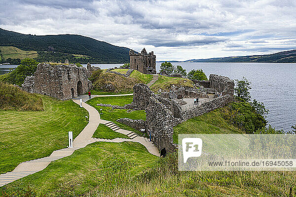 Urquhart Castle  Loch Ness  Highlands  Schottland  Vereinigtes Königreich  Europa