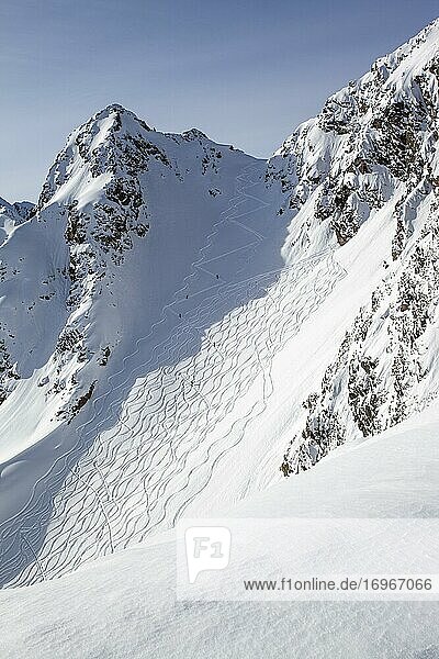 Snowy mountain  ascent track with hairpin bends  Zischgeles  Stubai Alps  Tyrol  Austria  Europe