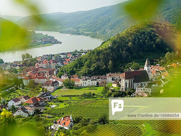 Das historische Dorf Spitz liegt im Weinanbaugebiet Wachau. Die Wachau ist als UNESCO-Welterbe gelistet. Europa  Österreich  Niederösterreich.