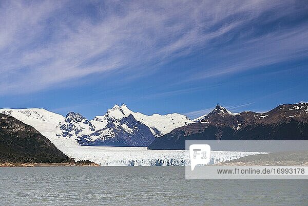 Wunderschöne argentinische Landschaft mit beeindruckender Natur am Perito Moreno Gletscher  Los Glaciares National Park  in der Nähe von El Calafate  Patagonien  Argentinien