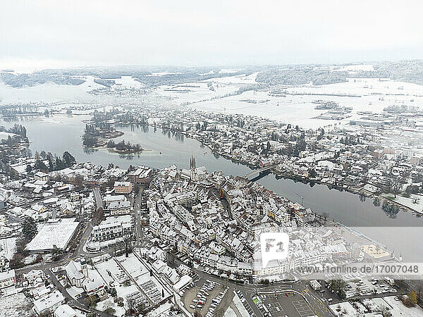 Schweiz  Kanton Schaffhausen  Stein am Rhein  Luftaufnahme der mittelalterlichen Stadt im Winter