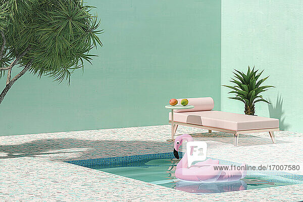 Rosa Spielzeugflamingo schwimmt im Schwimmbad neben Sonnenbank und Palmen