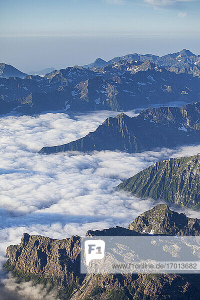 Schweiz  Monte Rosa  Berglandschaft und Wolken