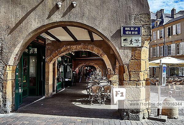 France  Metz city  The Place Saint-Louis is a place of the medieval period with a gallery covered with about sixty arcades which still the onlookers . It is located on the lower side of the Sainte-Croix hill where the main pedestrian streets of the hypercentre open.