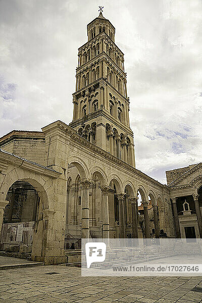 Glockenturm des Heiligen Domnius in der historischen Altstadt  UNESCO-Weltkulturerbe  Split  Kroatien  Europa