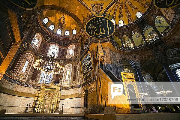 Innenansicht der Hagia Sophia  Istanbul  Türkei