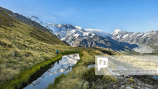 Hiking at a mountain lake  view of Hooker Valley with Hooker Lake and Mount Cook  Sealy Tarns  Hooker Valley  Mount Cook National Park  Southern Alps  Canterbury  South Island  New Zealand  Oceania
