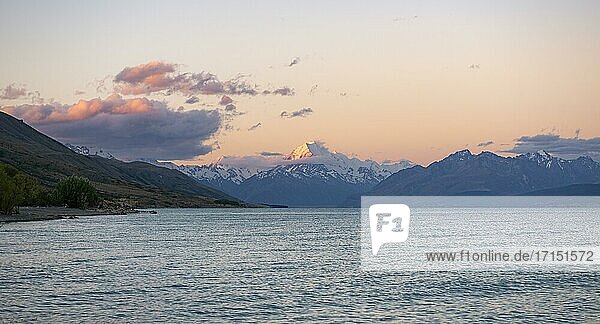 Lake Pukaki with view of Mount Cook at sunset  Mount Cook National Park  Southern Alps  Canterbury  South Island  New Zealand  Oceania