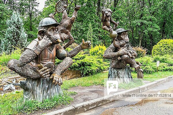 Kharkiv  Ukraine. Parkskulptur im Feldman's Ökopark in Kharkiv  Ukraine  an einem Sommertag.
