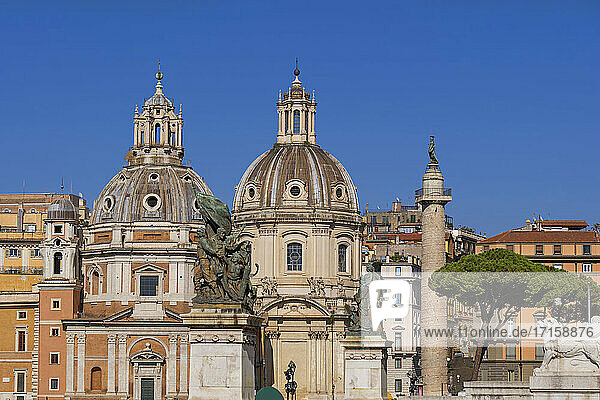 Italien  Rom  Kirche der Heiligen Maria von Loreto  Kirche des Allerheiligsten Namens Mariens am Trajansforum und Trajanssäule