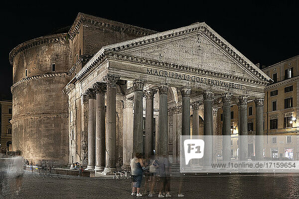 Taly  Rom  Pantheon  Antiker römischer Tempel bei Nacht