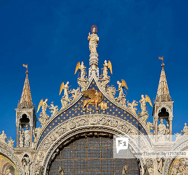 beruehmter Markusdom oder Basilica di San Marco  Venedig  Venetien  Italien |famous St Mark's Basilica or Basilica di San Marco  Venice  Veneto  Italy|