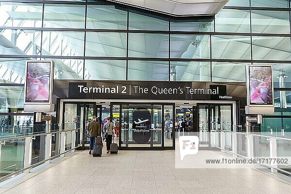Flughafen London Heathrow (LHR) Terminal 2 The Queen's Terminal in London Heathrow  Großbritannien  Europa