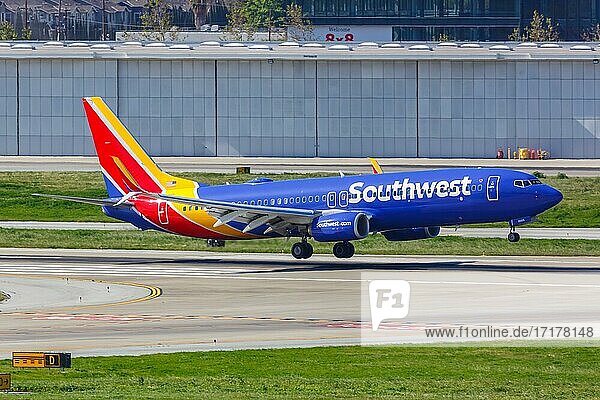 Ein Boeing 737-800 Flugzeug der Southwest Airlines mit dem Kennzeichen N8565Z auf dem Flughafen San Jose (SJC)  USA  Nordamerika