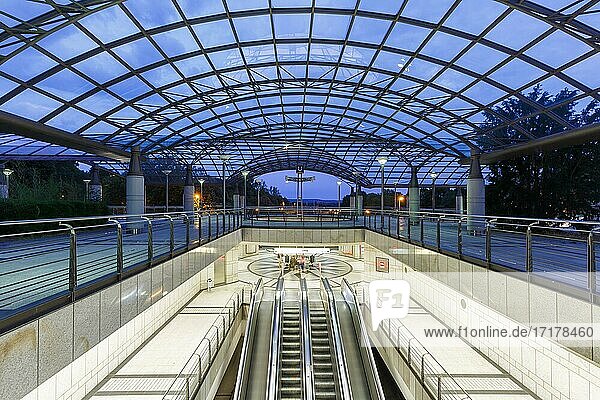 Stadtbahn Metro U-Bahnhof U-Bahn Haltestelle Station Westfalenhallen in Dortmund  Deutschland  Europa
