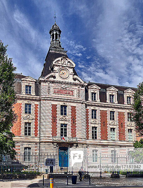 Frankreich. Rennes; Stadt; Departement Ille-et-Vilaine  Bretagne. Das Lycée Émile-Zola ist eines der ersten neun französischen Lycées  das 1802 gegründet wurde und den Namen Lycée de Rennes trägt. Im Jahr 1899 beherbergt es den zweiten Prozess von Alfred Dreyfus und das ist  warum es und im Jahr 1971 wird das Lycée Émile-Zola.