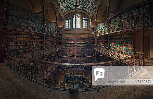 Die Forschungsbibliothek des Rijksmuseums ist die größte öffentliche Kunstbibliothek.