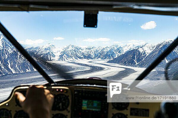 Flug in Richtung Mount Logan im Yukon Territorium