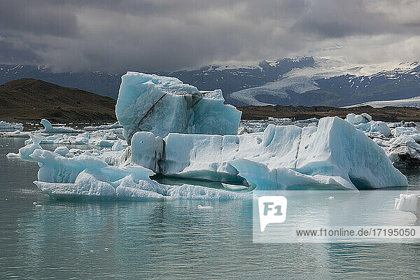 Eisberge an der Gletscherlagune Jökulsárlón
