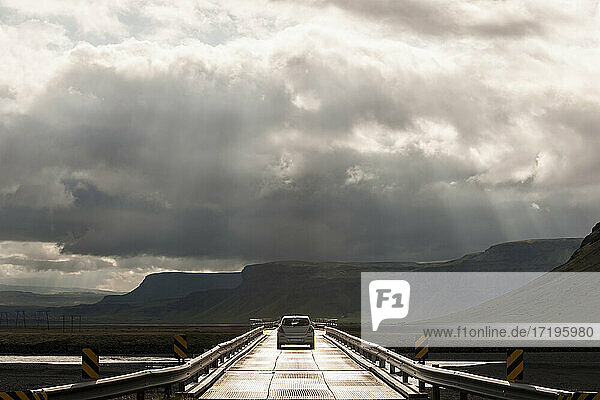 Autofahrt über die Skeiðarársandur auf der längsten Brücke Islands