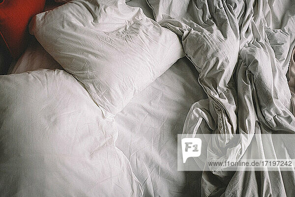 Detail von unordentlichen Bettlaken