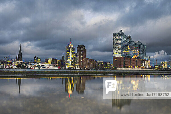 Germany  Hamburg  Anleger theatre and Elbe Philharmonic Hall reflecting in water