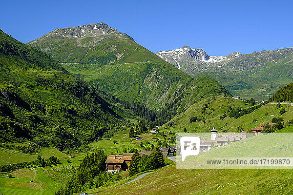 Schweiz  Graubünden  Oberalppass in sommerlicher Berglandschaft