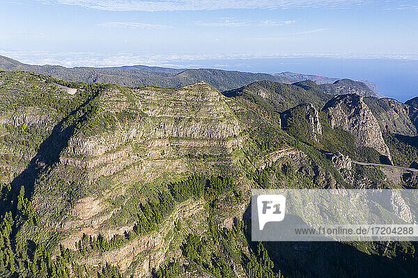 Drohnenansicht einer Bergkette im Garajonay-Nationalpark