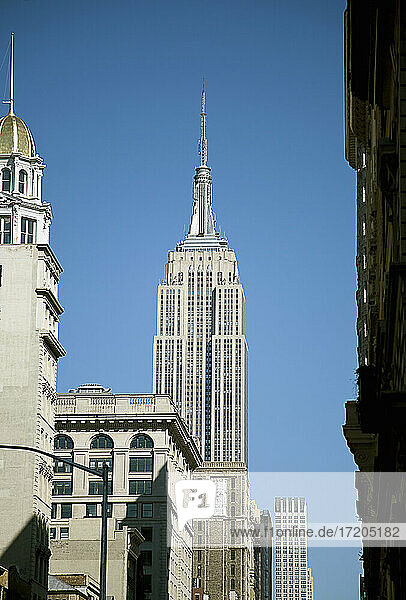 USA  New York  New York City  Empire State Building gegen klaren Himmel stehend