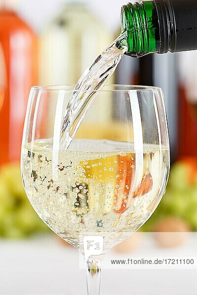 christbaumständer wasser Weihnachtsbaumständer wasserbefüllbar Gusseisen Bla, 59,90 € Größe:1.1 x 25m