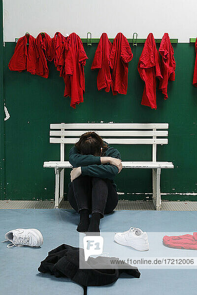 Opfer eines Missbrauchs in einer Schulsporthalle