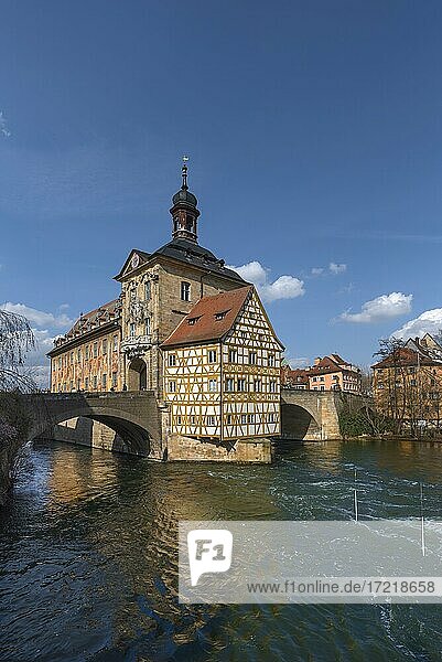 Historisches Altes Rathaus  1461 in die Regnitz gebaut  Bamberg  Oberfranken  Bayern  Deutschland  Europa