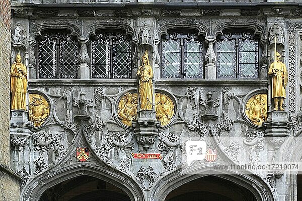 Fassade gotische Heiligblutkapelle Heiligbloedkapel am Burgplatz  Altstadt von Brügge  Benelux  Belgien  Europa