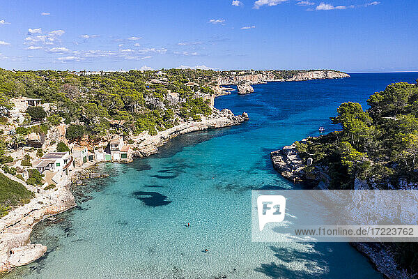 Spanien  Balearische Inseln  Cala Santanyi  Luftaufnahme der Bucht Cala Llombards auf Mallorca
