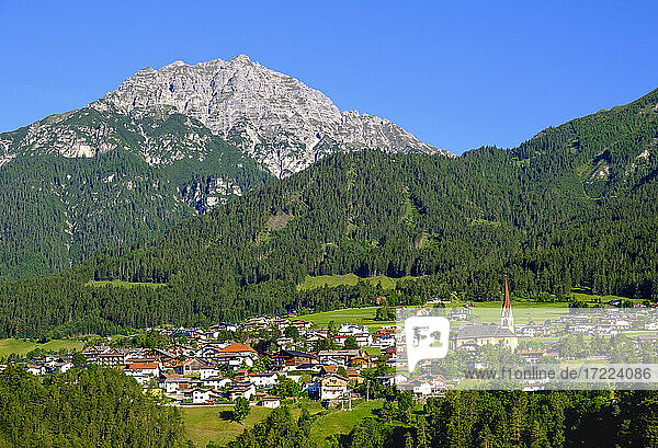 Telfes mit Ampferstein  Stubaital  Tirol  Österreich