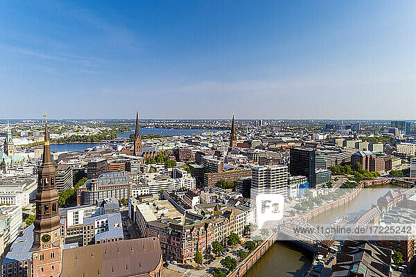 Stadtbild mit Hafencity und Speicherstadt  Hamburg  Deutschland