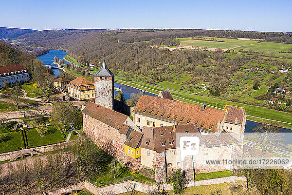 Deutschland  Bayern  Rothenfels  Blick aus dem Hubschrauber auf die Burg Rothenfels