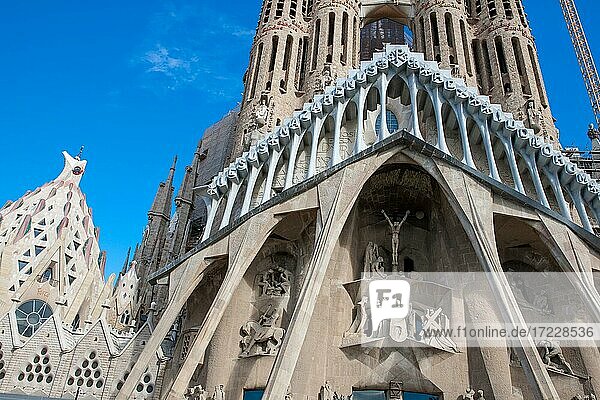 Passionsportal an der Kirche La Sagrada Familia von Antoni Gaudi  Temple Expiatori de la Sagrada Família  UNESCO-Weltkulturerbe  Eixample  Barcelona  Katalonien  Spanien  Europa
