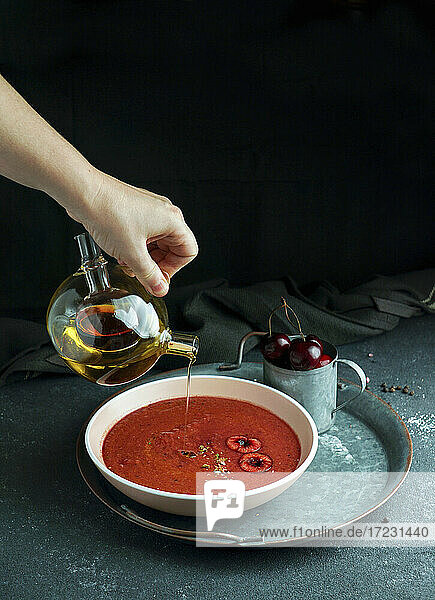 Gazpacho de cereza - kalte spanische Cremesuppe mit Kirschen und Tomaten