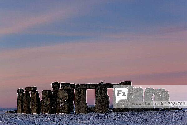 Winter in Stonehenge  Wiltshire  England  Vereinigtes Königreich