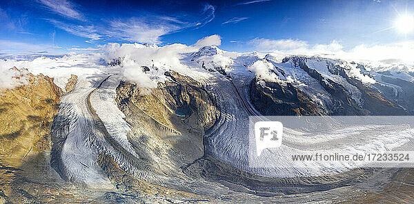 Sonniger klarer Himmel über dem Gornergletscher  Luftbild  Zermatt  Kanton Wallis  Schweiz  Europa
