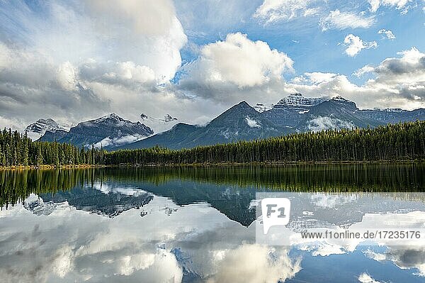 Herbert Lake  mountains of the Bow Range reflected in the lake  Banff National Park  Canadian Rocky Mountains  Alberta  Canada  North America